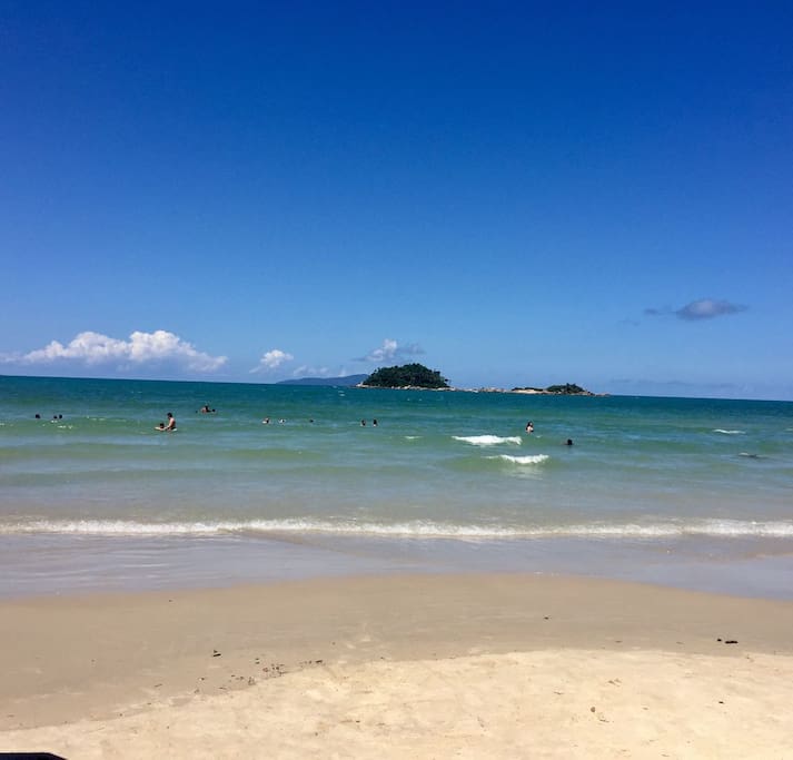 400m da praia em frente à ilha