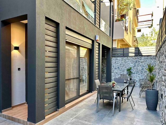 T&T – Modern & Stylish Retreat gallery image 3