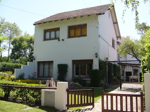 Anuncio de Airbnb popular: House in Playa Grande. Ideal large families. en San Carlos
