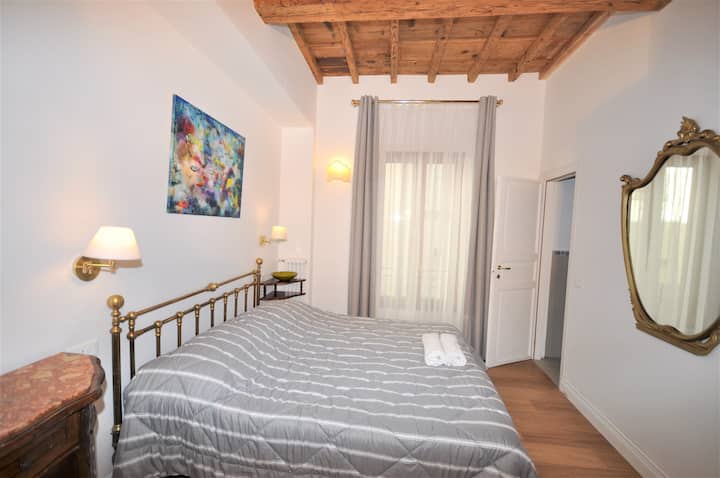 ოთახი 5 სააბაზანოთი