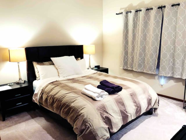 Cozy room in a large home by Bethel Woods