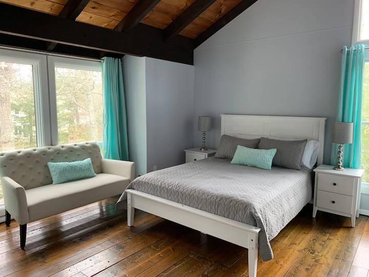 Dormitorio 2 en el nivel 2: cama tamaño queen.