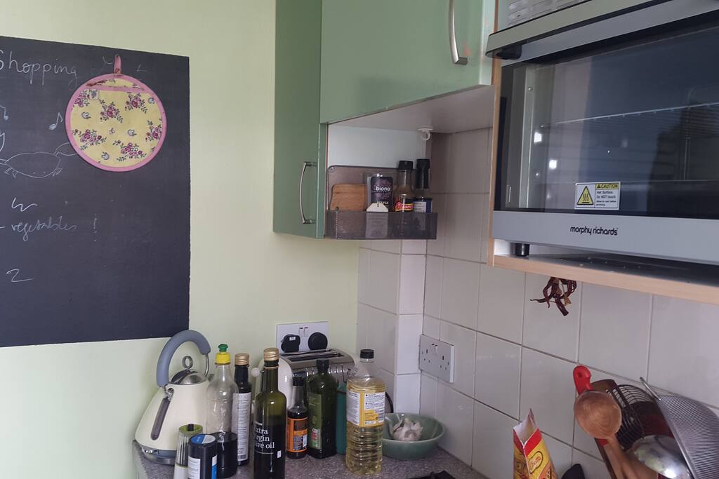 Kitchen, kettle, toaster, hobs, oven, washing machine