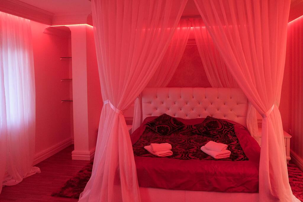Bob Exclusive's LUX apartment