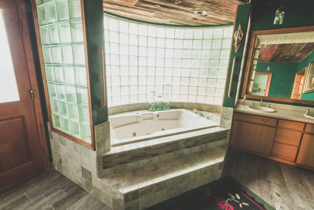 Master suite bathroom