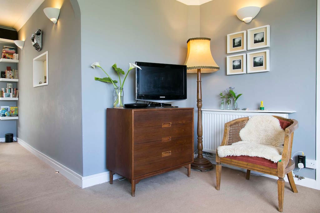 Sitting room & TV