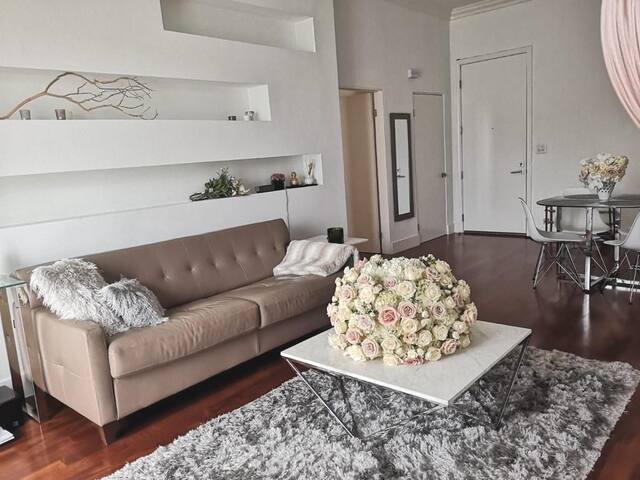 Modern Beverly Hills home with a view and parking!