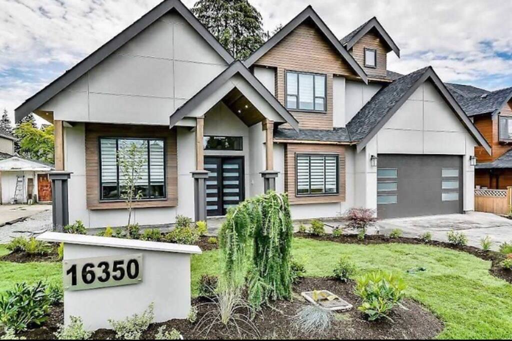 Brand new luxury house white rock