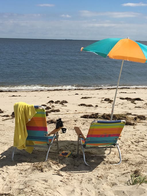 Enjoy the sun and be just steps away from house. Fishing and crabbing are encouraged as well as beach combing and sunset walks. Inner tubes for bobbing in the water.