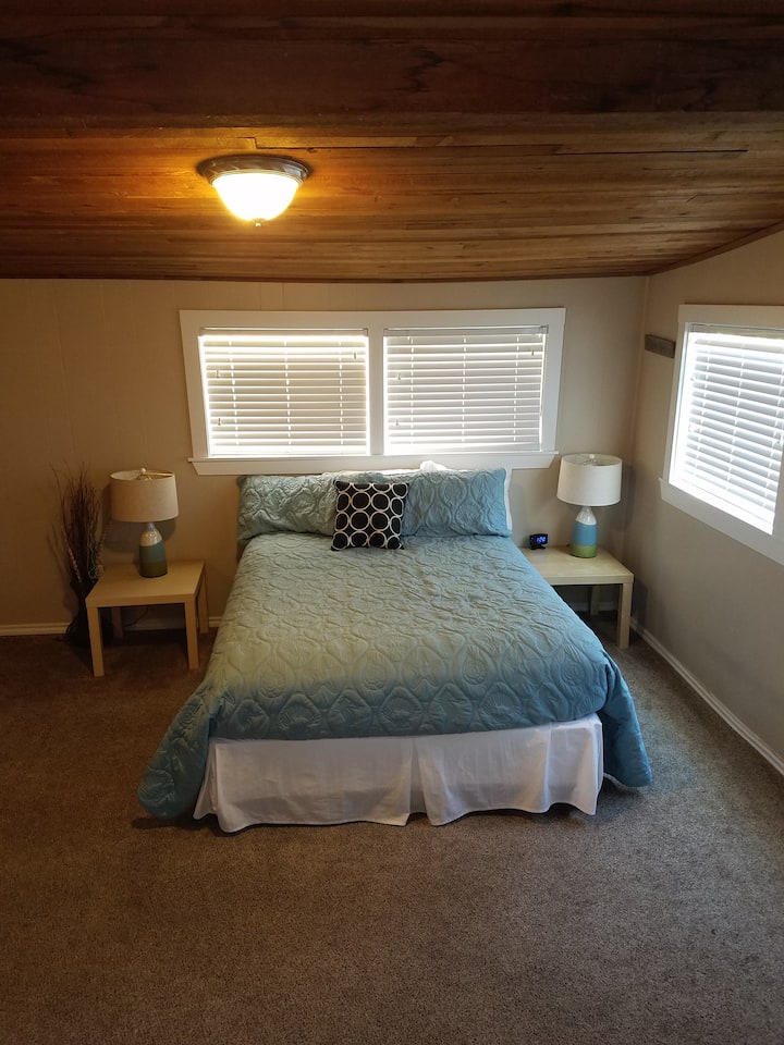 Спалня #1: Легло тип Кинг на основния етаж