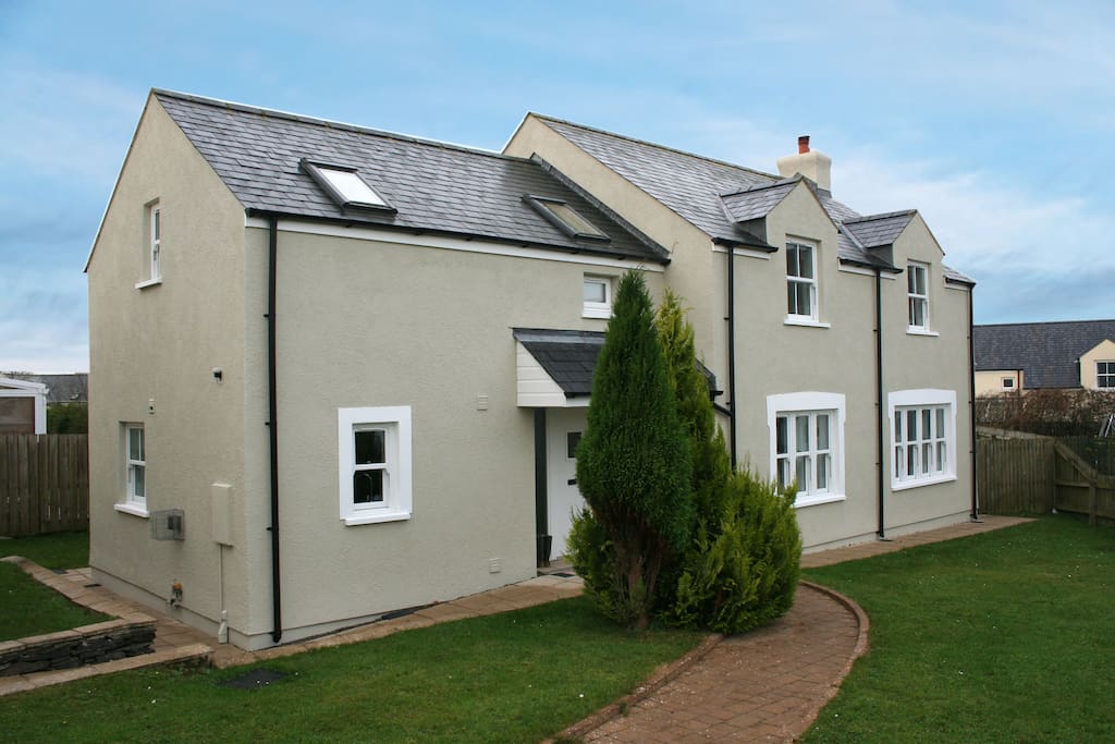 Modern, cottage-style with room for eight guests