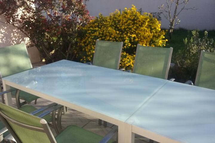 Chambre dans maison avec jardin et terrasse