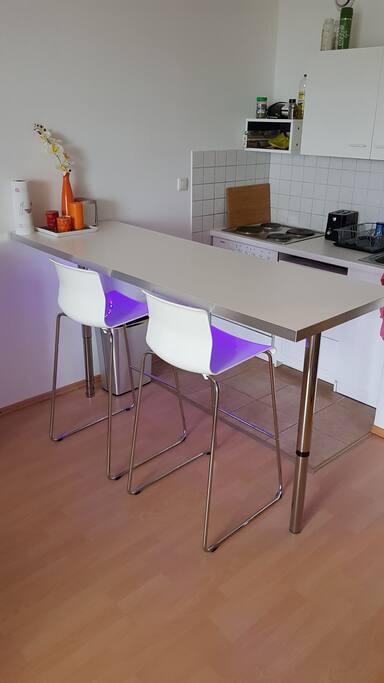 Küche und Tisch