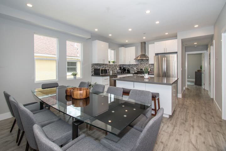 SF Luxury living! 8bed/5bath 1 block from subway!