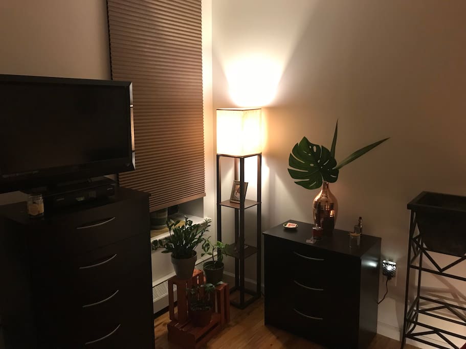 This floor lamp adds a zen ambiance to the bedroom.