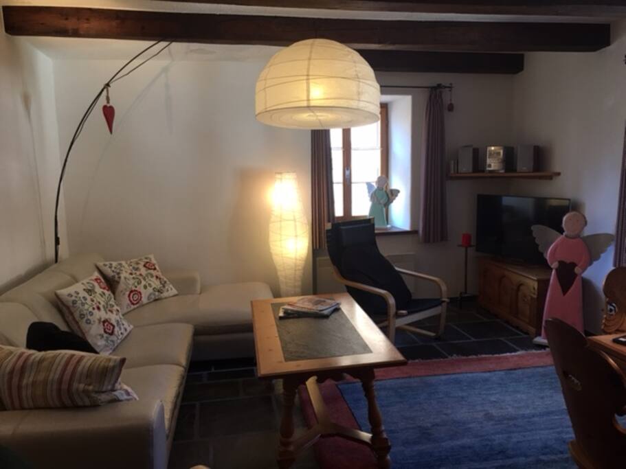 Wohnzimmer der Wohnung im 2. OG