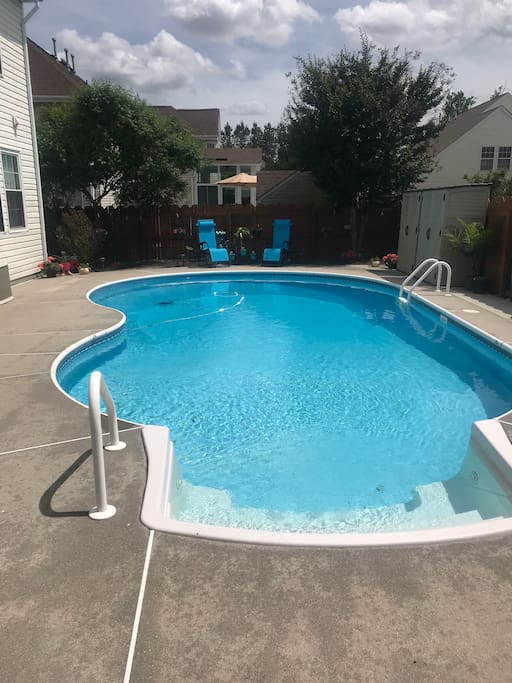 Swimming pool