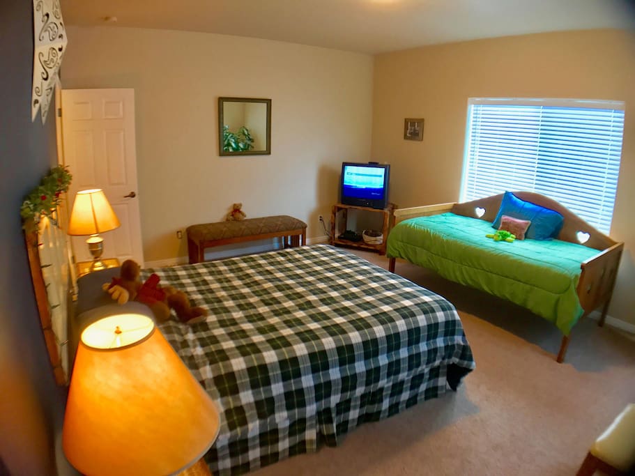 Master Bedroom with a queen bed and a twin bed.