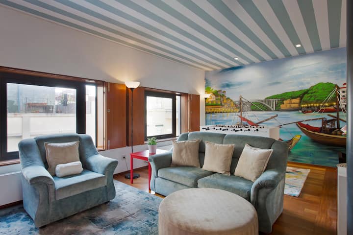 Მისაღები ოთახი და დივნები