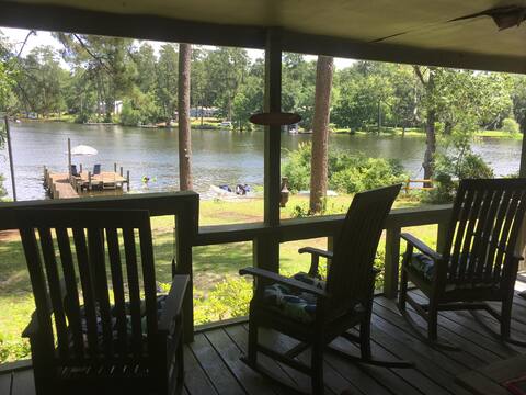 Archie's Lake Daze Cottage
No pets