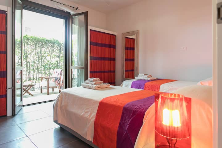 druga spavaća soba s pogledom na vanjski prostor za sjedenje