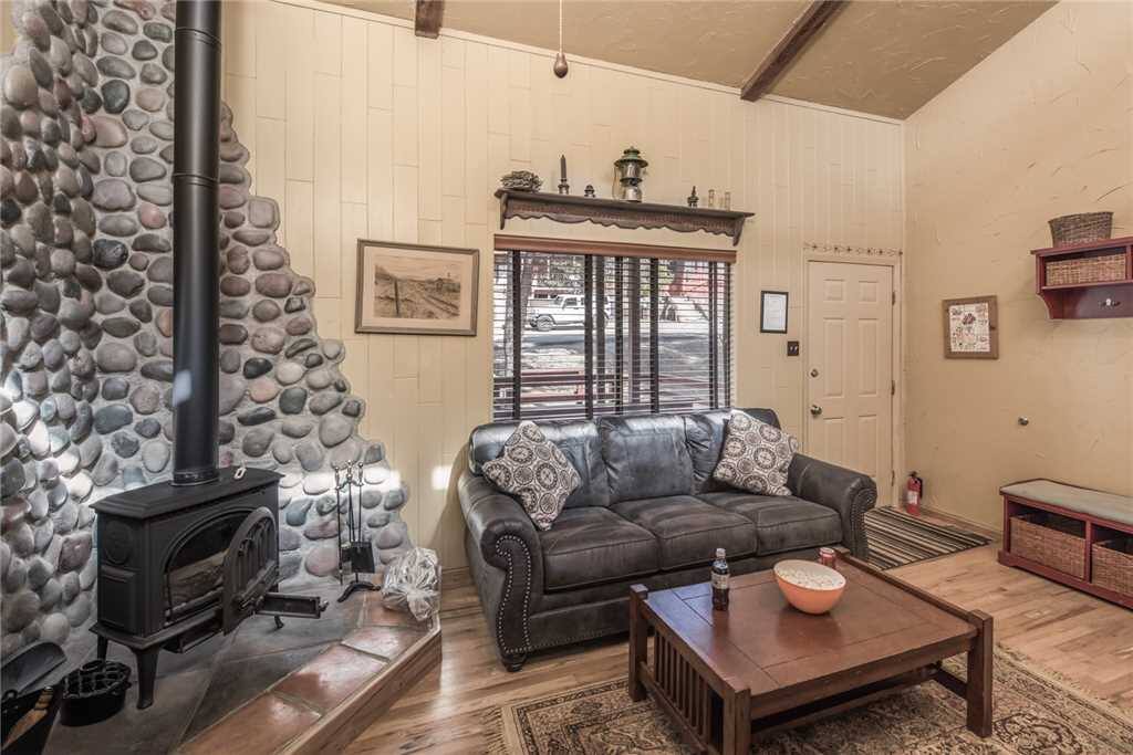 Relive your adventures in our spacious living room! - Bring the whole gang together in our spacious, modern living room. Relive the adventures of the day, or plan out tomorrow's!
