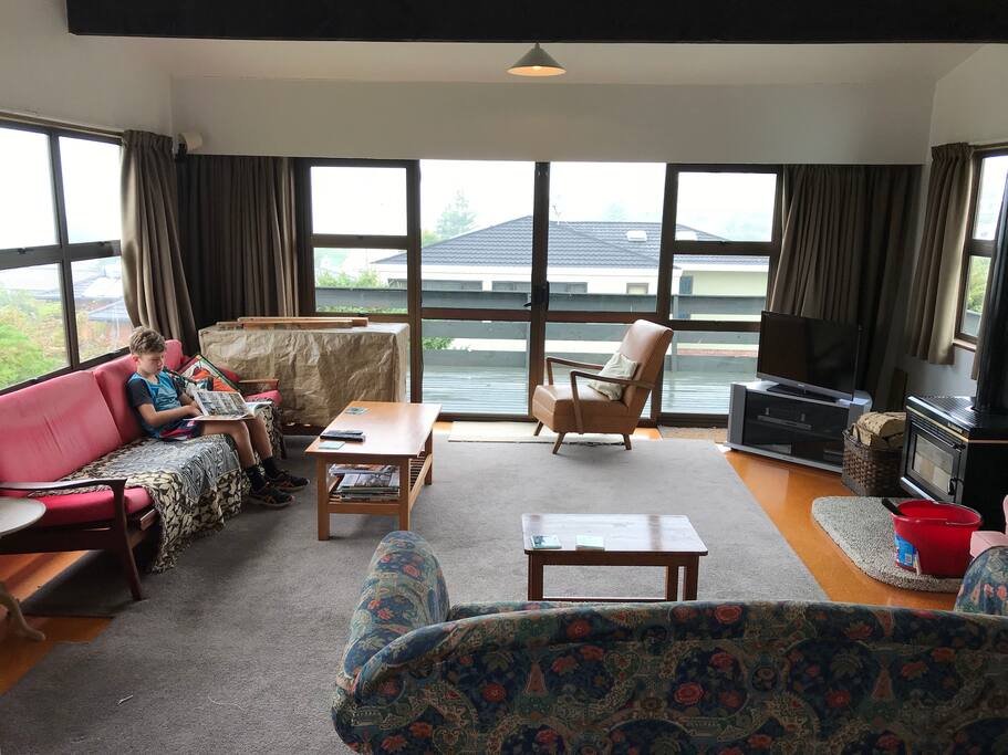 Lounge looking to deck