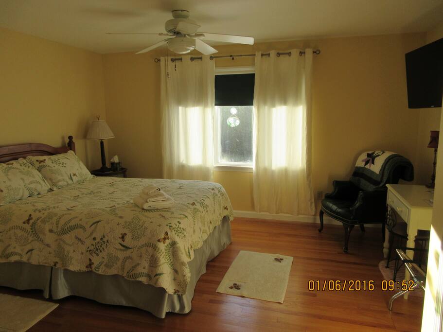 Room 1 - Bright, large room, with private bath, overlooking the pool.