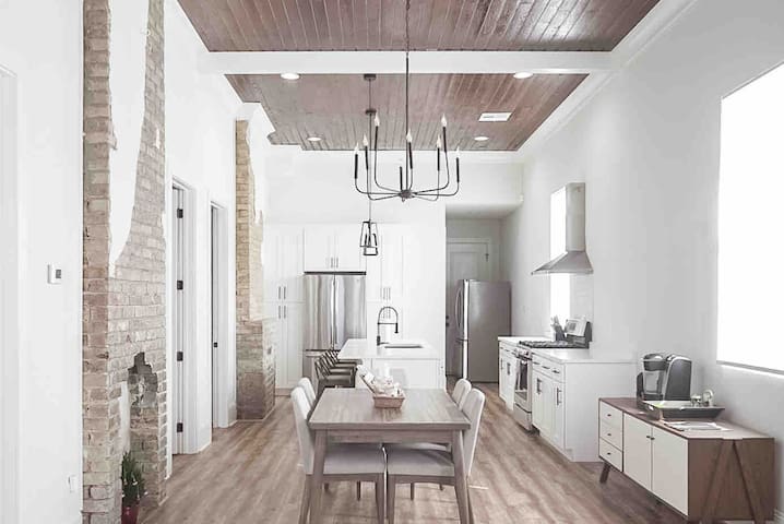 Modern Marigny- minutes to the FQ.