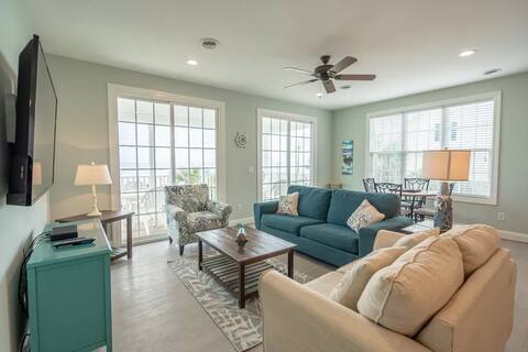 319b - True Beachfront w/ Private Walkway and Pool