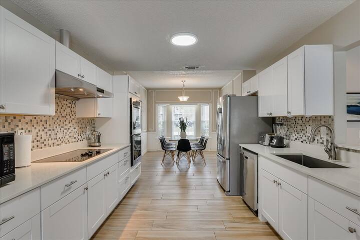 Stunning Cheerful,Modern Home gallery image 2