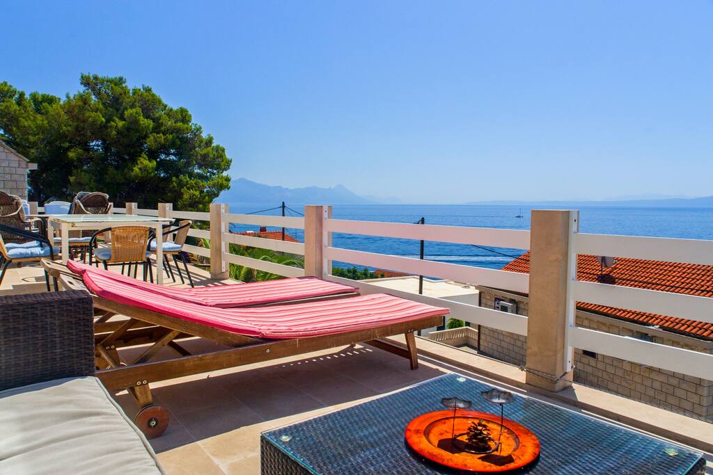 1st apartment with terrace on the 2nd floor