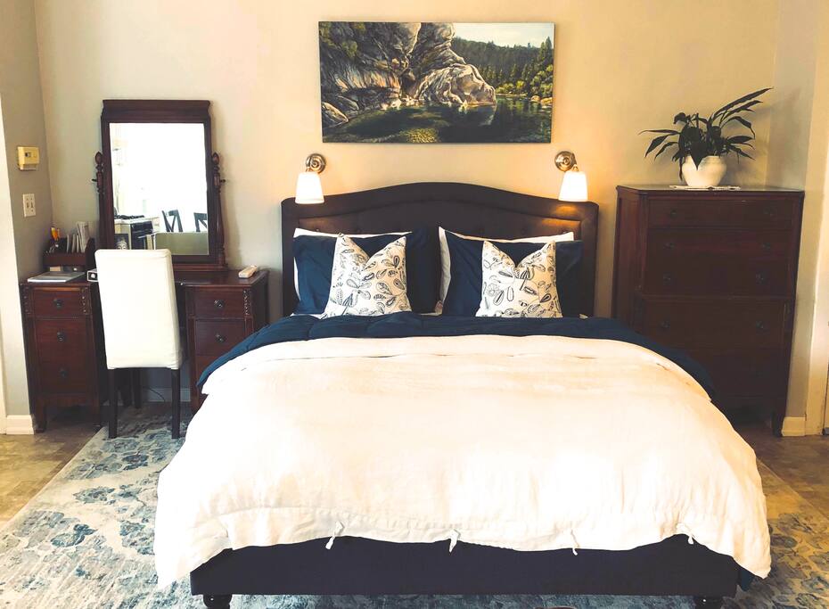 Vanity, Queen Bed, 5 Drawer Dresser
