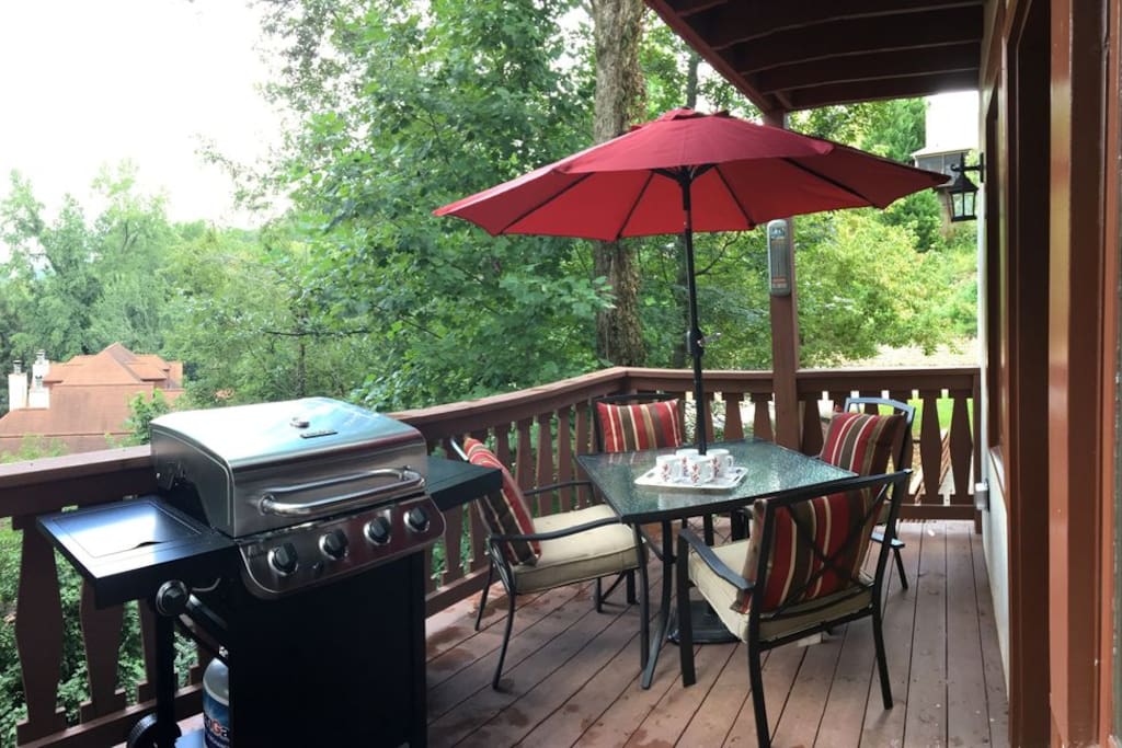 Main deck for grilling and chilling!