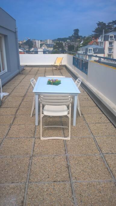 Très grande terrasse (Est-Sud)
Huge deck (East-South)