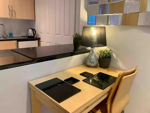 Popular Airbnb listing: The Studio Annex Shepperton in Spelthorne