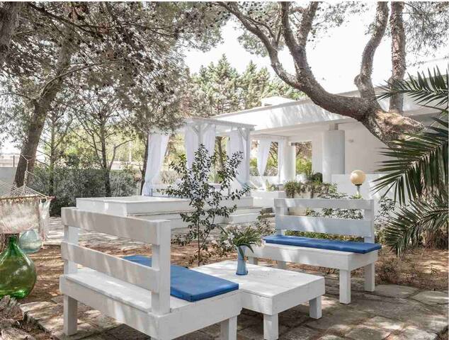 Private Villa a 1 min walk from blue flag beaches