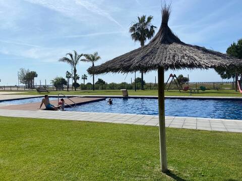 Seafront Apartment. Great Views. SEA WATER POOL.