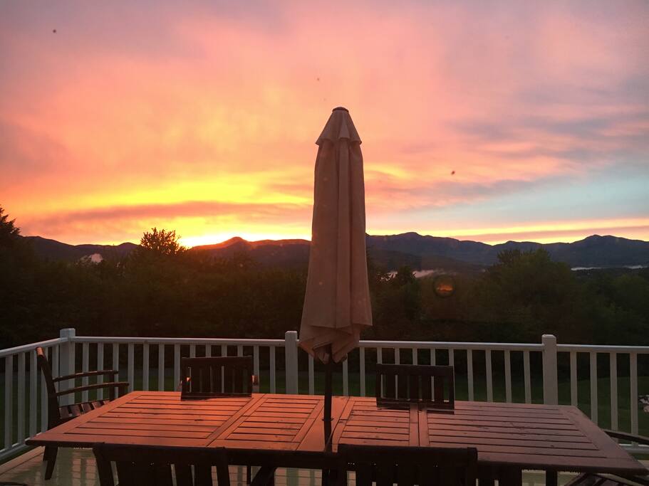 Amazing sunsets overlooking the Mountains!