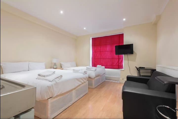 Large Studio sleeps 4 PaddingtonP23