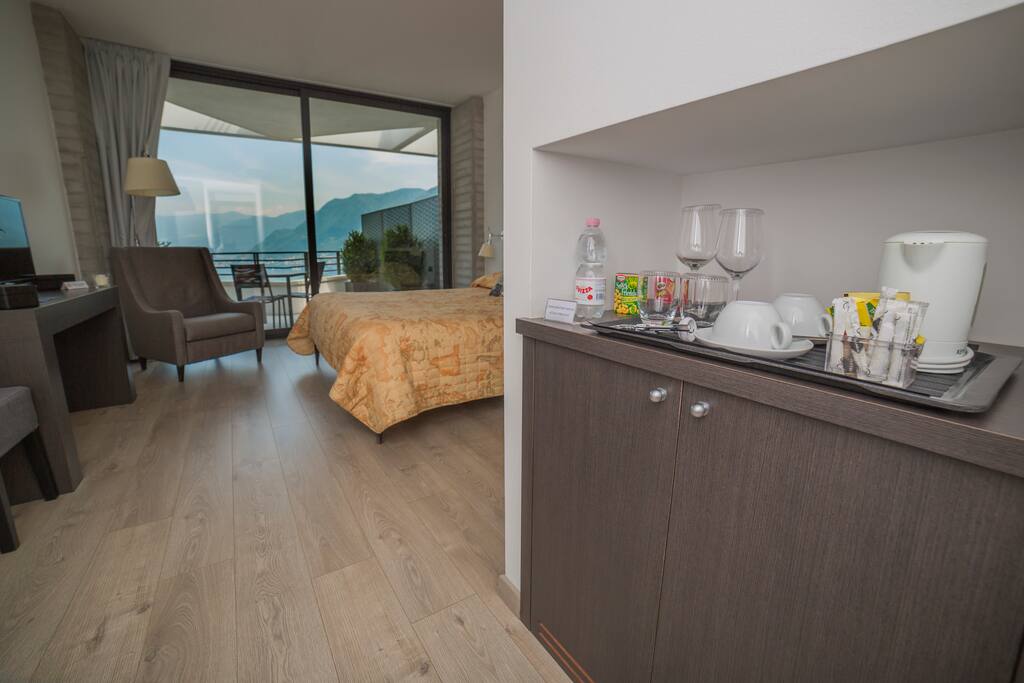 MINI BAR