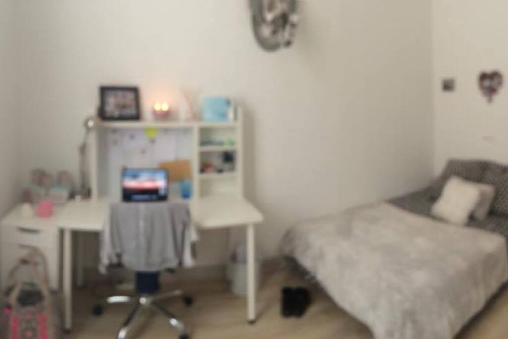 Grande chambre lumineuse