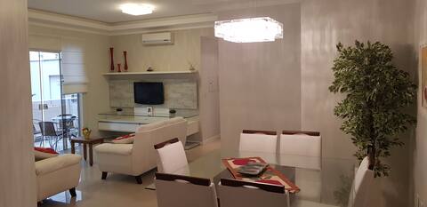 Great apt 3 suites, 2 garages, 75 m from beach, air