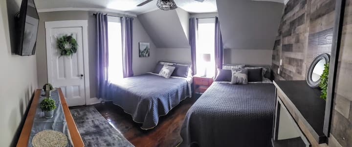 Guest room with 2 Queen beds