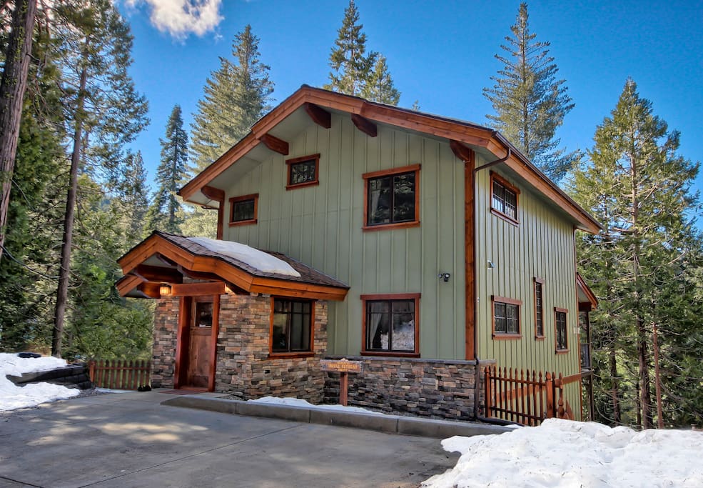 2 King Bedrooms, INSIDE Yosemite Gate Houses for Rent in Yosemite