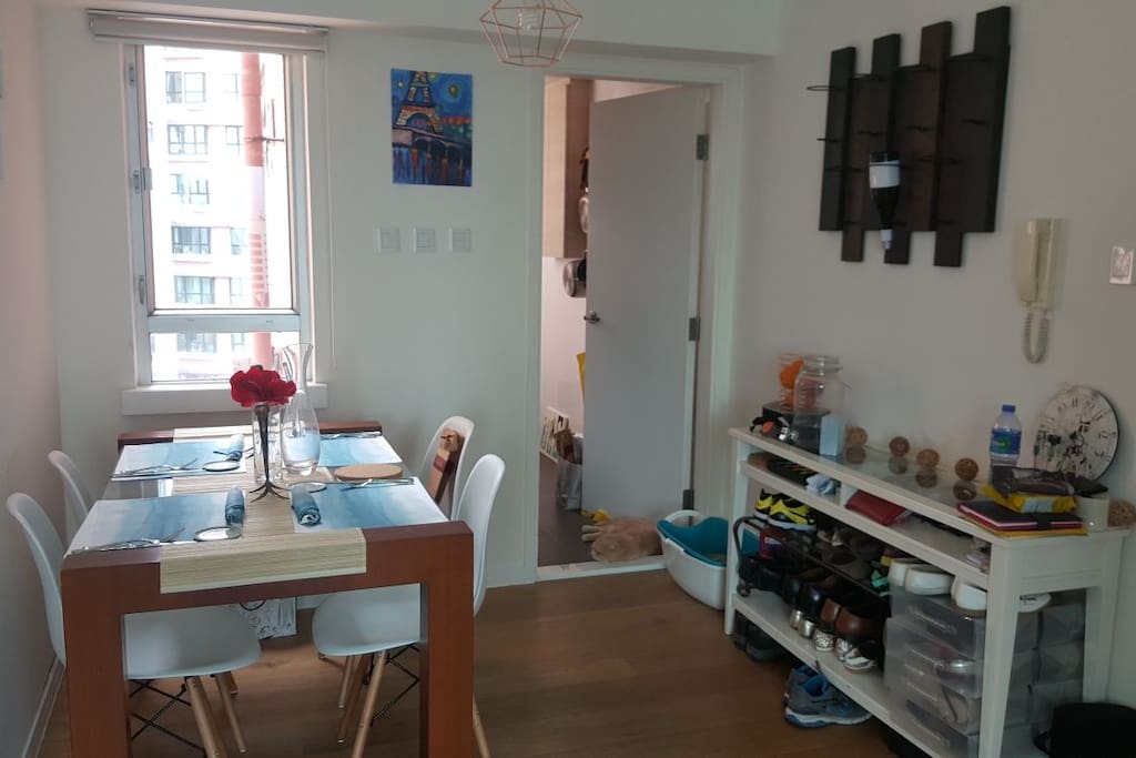 4 person dining area