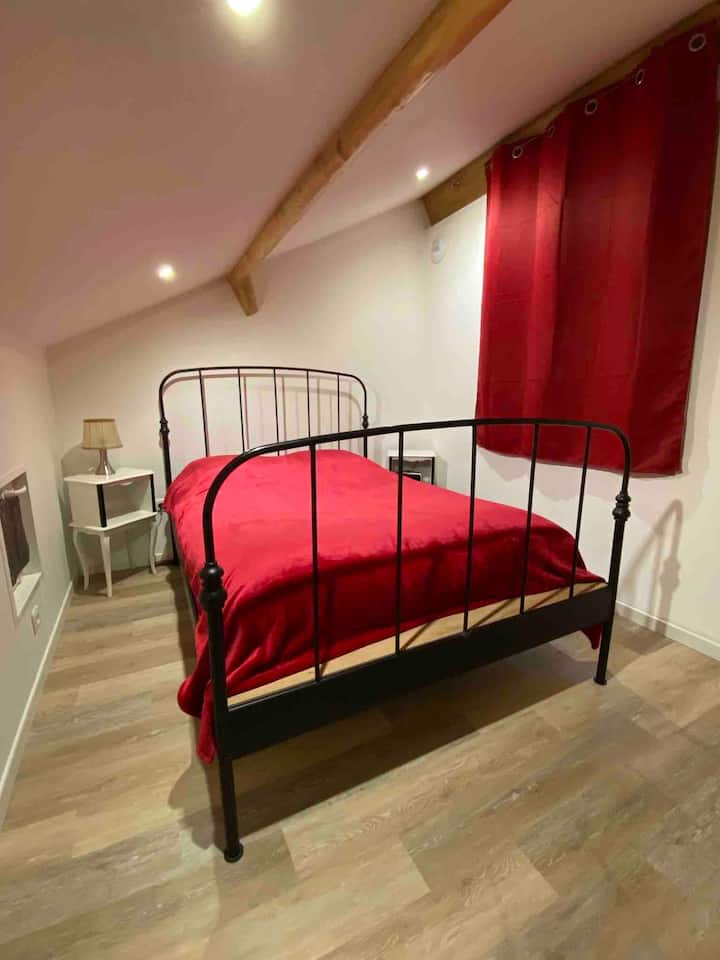 Habitación con cama doble (sábanas y edredón disponibles)