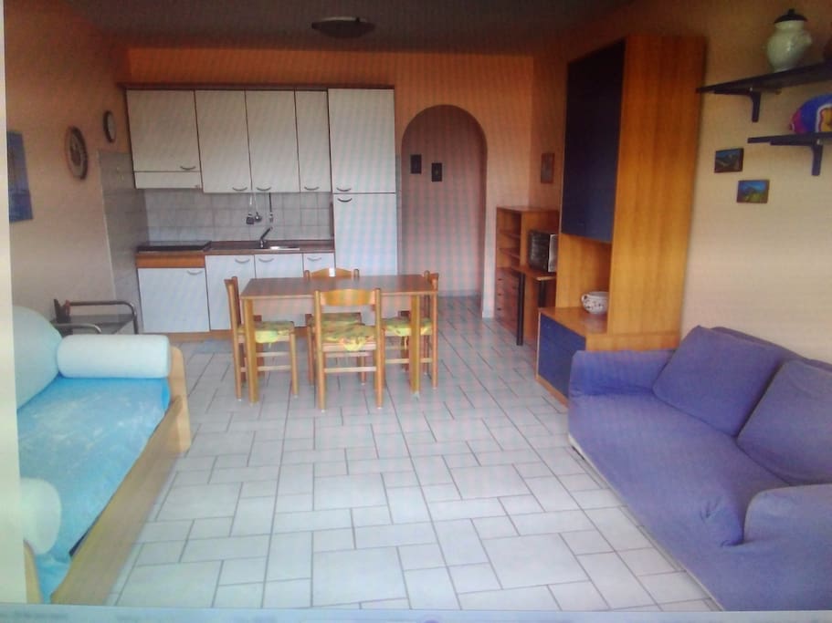 Kitchen with two soda beds