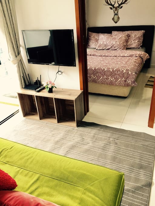 Living room to master bedroom 客厅进主卧
