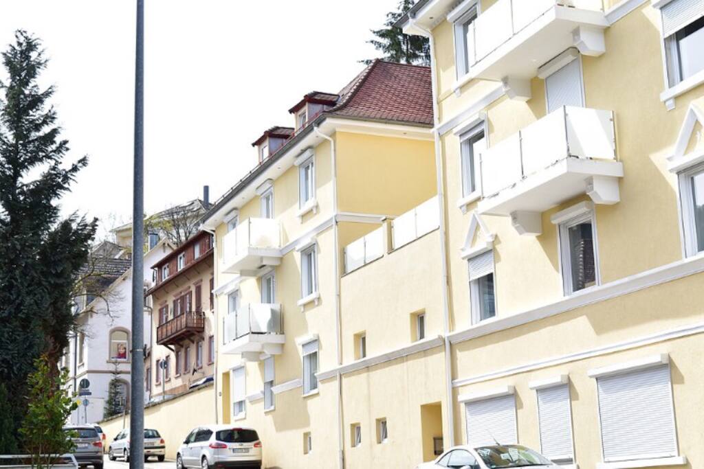 Gebaeude Aussenansicht / building outside view